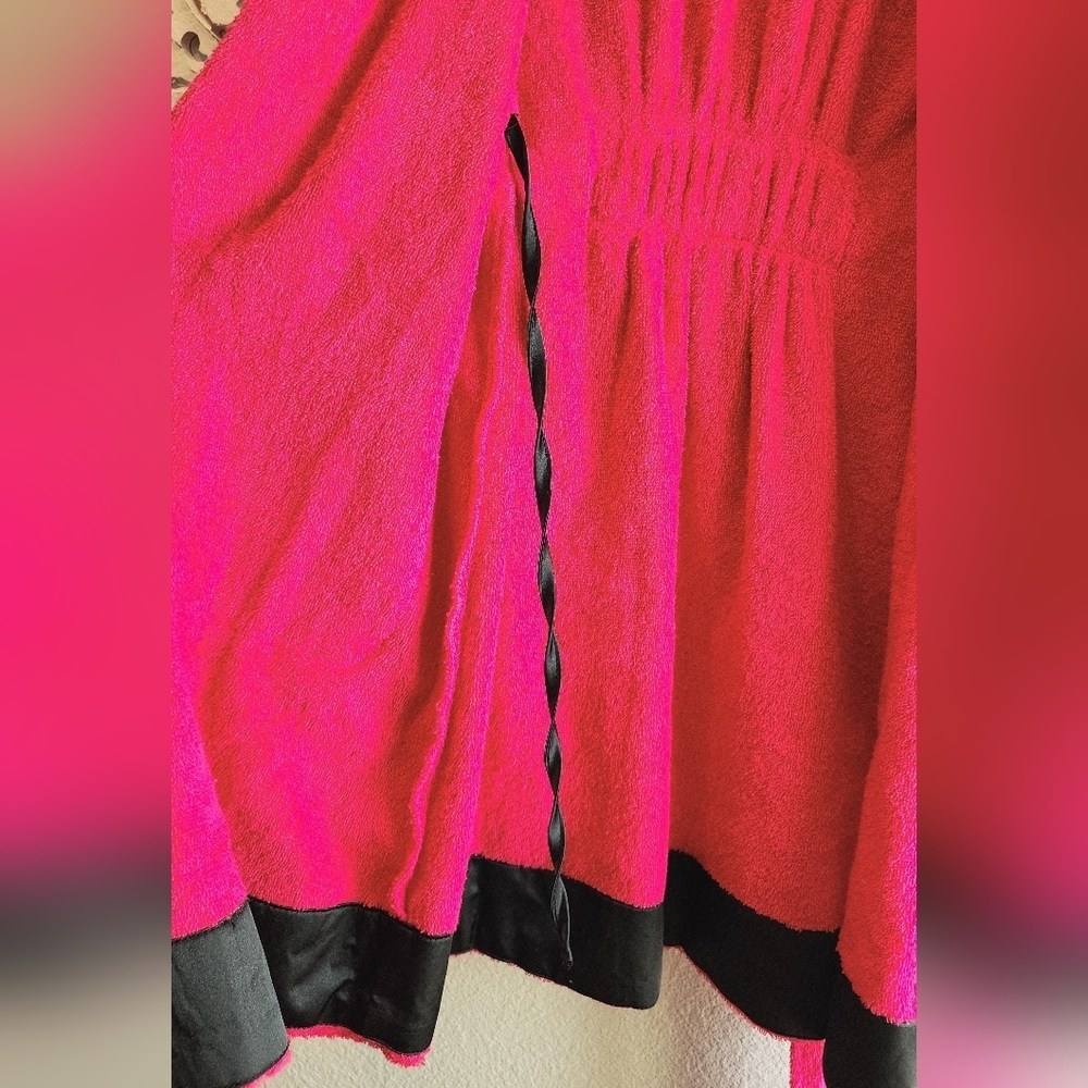 BETSEY JOHNSON INTIMATE ROBE HOT PINK & BLACK SATIN ACCENTS NWT SIZE MEDIUM - Picture 10 of 16
